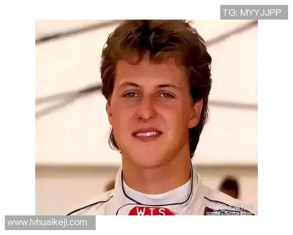 真正的男足球明星如何在赛场内外展现魅力与责任感